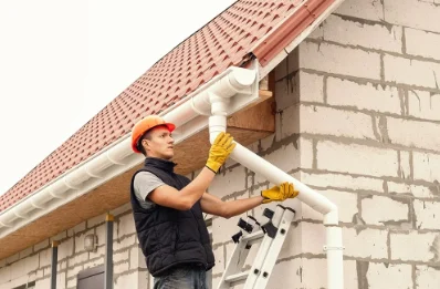 Pose et remplacement de gouttières à la Petite-Verrière